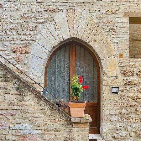 Assisi Anfiteatro Romano Bagian luar foto