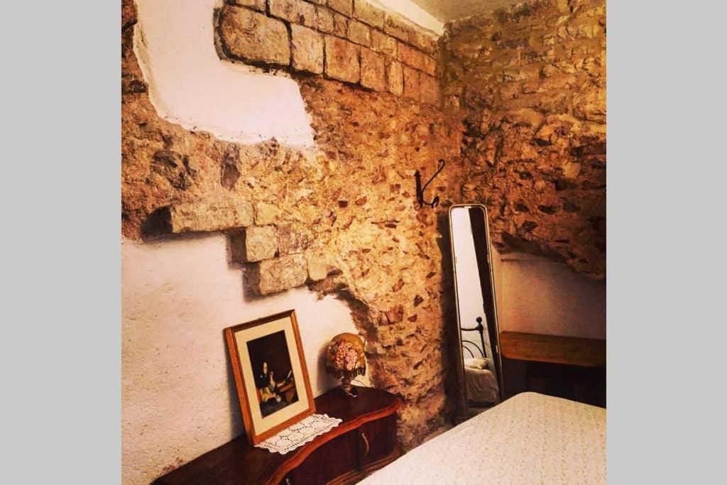 Assisi Anfiteatro Romano Bagian luar foto