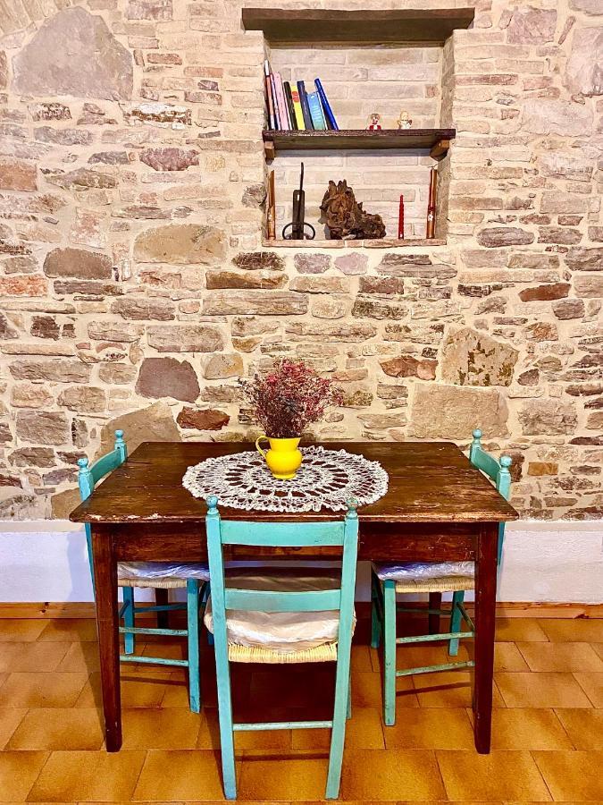 Assisi Anfiteatro Romano Bagian luar foto