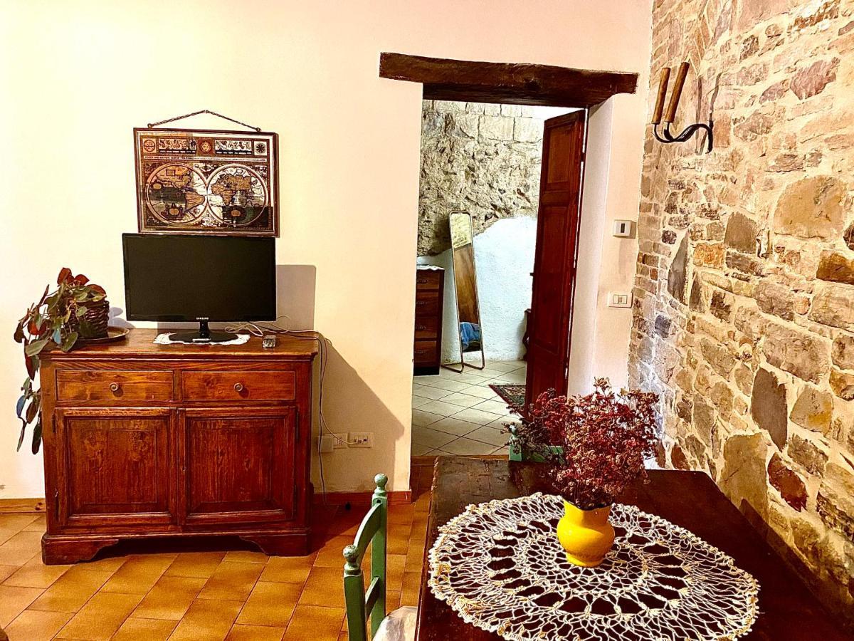 Assisi Anfiteatro Romano Bagian luar foto